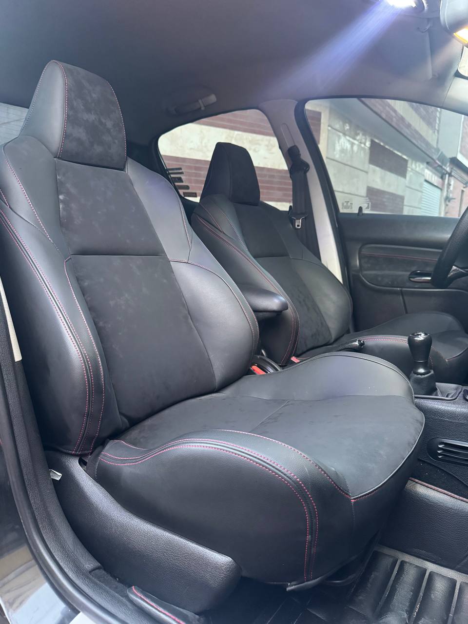 car-seat-side-view تبدیل صندلی پژو 206 به صندلی طرح 308 با روکش چرم و اشبالت